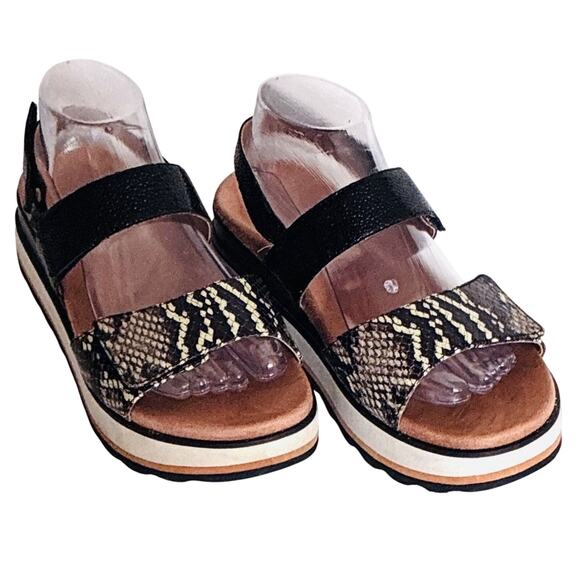 Wmns Vionic Brielle Ray Snakeskin Hook & Loop Sz 8 Black White Strappy Platform - Picture 2 of 8